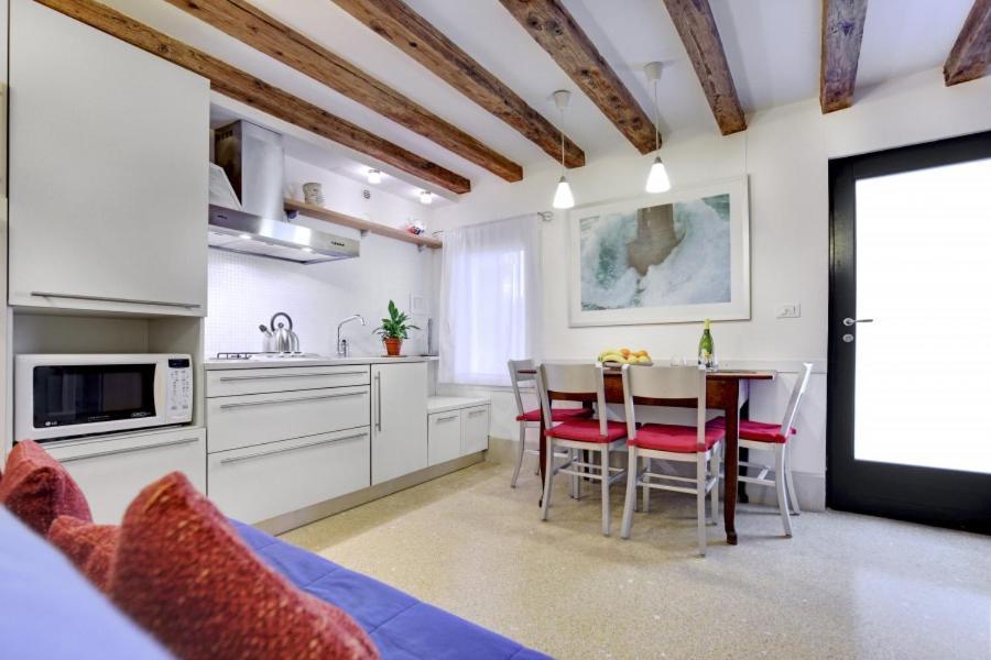 Cozy Apartment Up To 4 In Biennale Giardini By Bricola Apartments 威尼斯 外观 照片